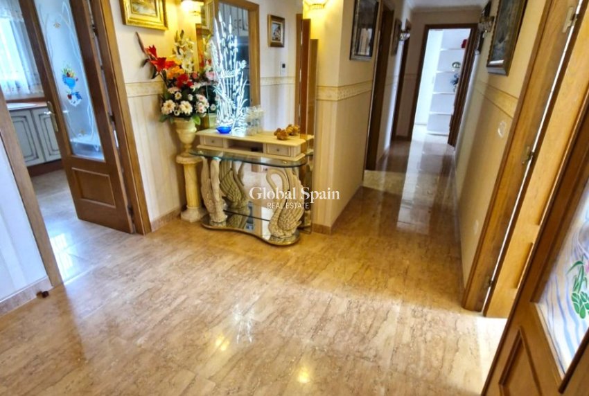 Revente - APPARTEMENT -
BENIDORM - Levante
