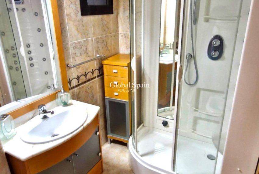 Revente - APPARTEMENT -
BENIDORM - Levante