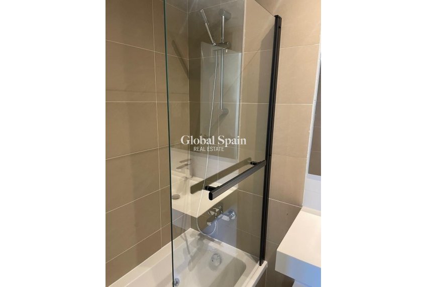 Revente - APPARTEMENT -
BENIDORM - Playa de Poniente