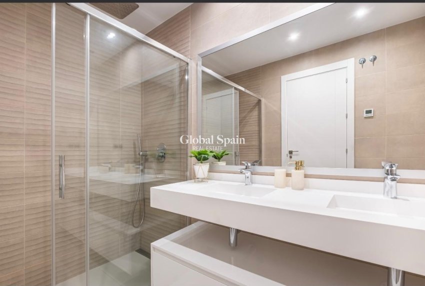 Revente - APPARTEMENT -
BENIDORM - Playa de Poniente