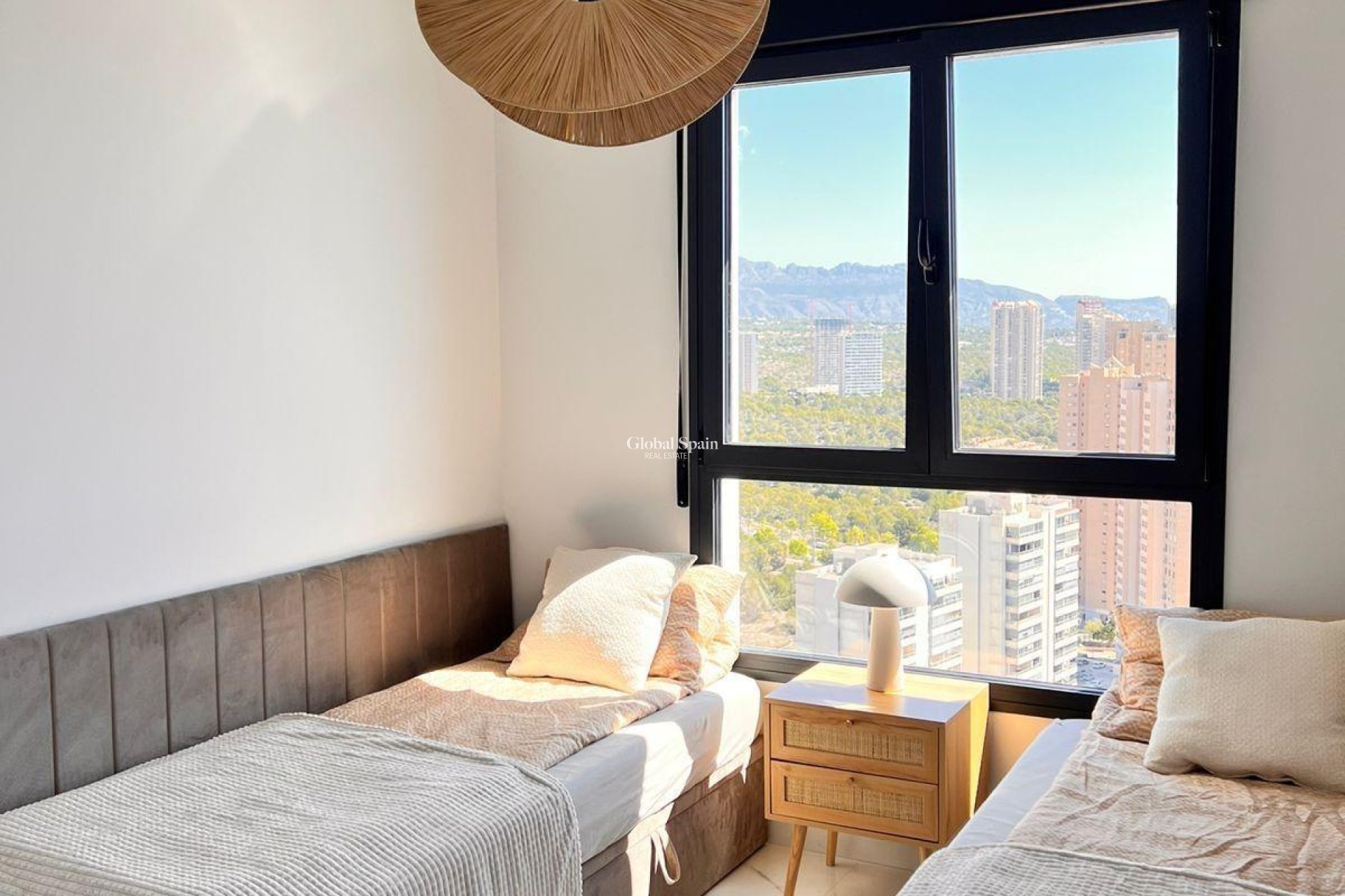 Revente - APPARTEMENT -
BENIDORM - Poniente