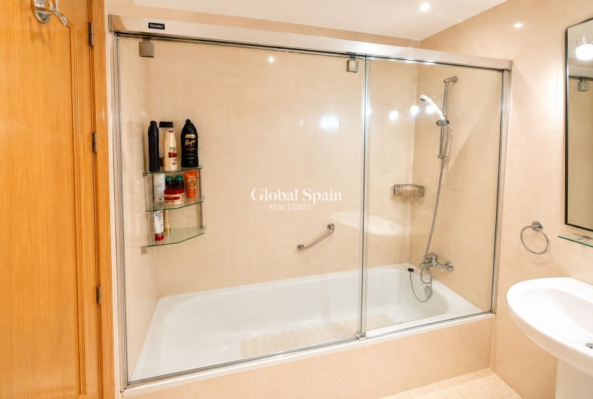 Revente - APPARTEMENT -
BENIDORM - Zona de Poniente
