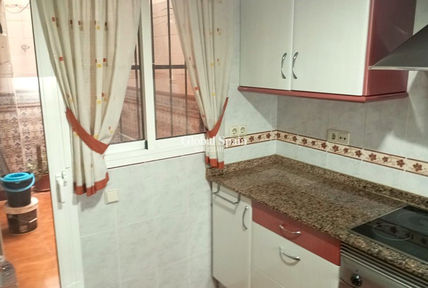Revente - APPARTEMENT -
BENIDORM - Zona de Poniente