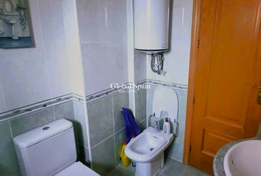Revente - APPARTEMENT -
BENIDORM - Zona de Poniente