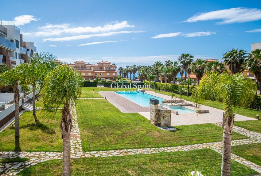 Revente - APPARTEMENT -
CABO ROIG - Orihuela Costa