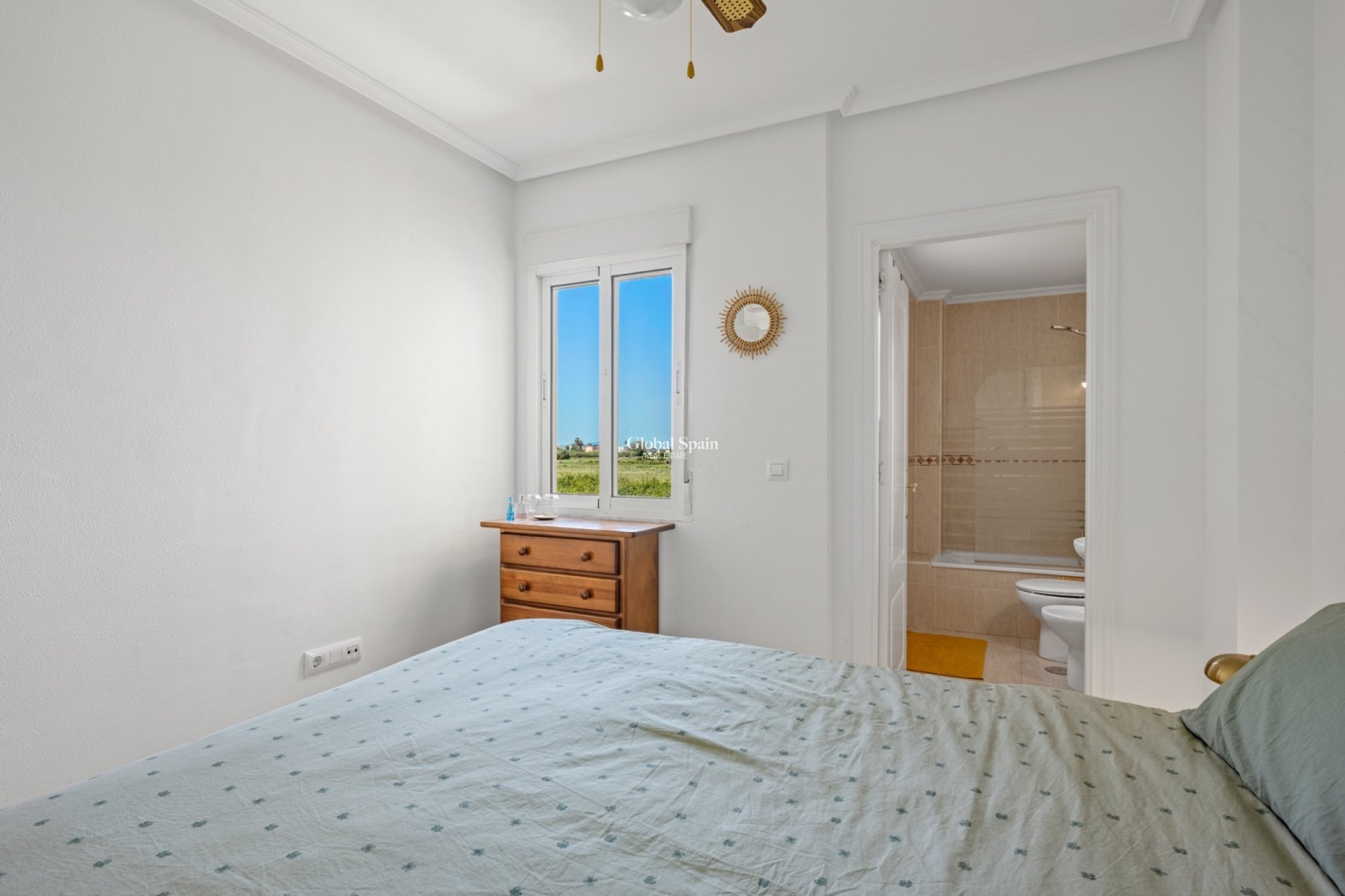 Revente - APPARTEMENT -
DAYA NUEVA - Costa Blanca South