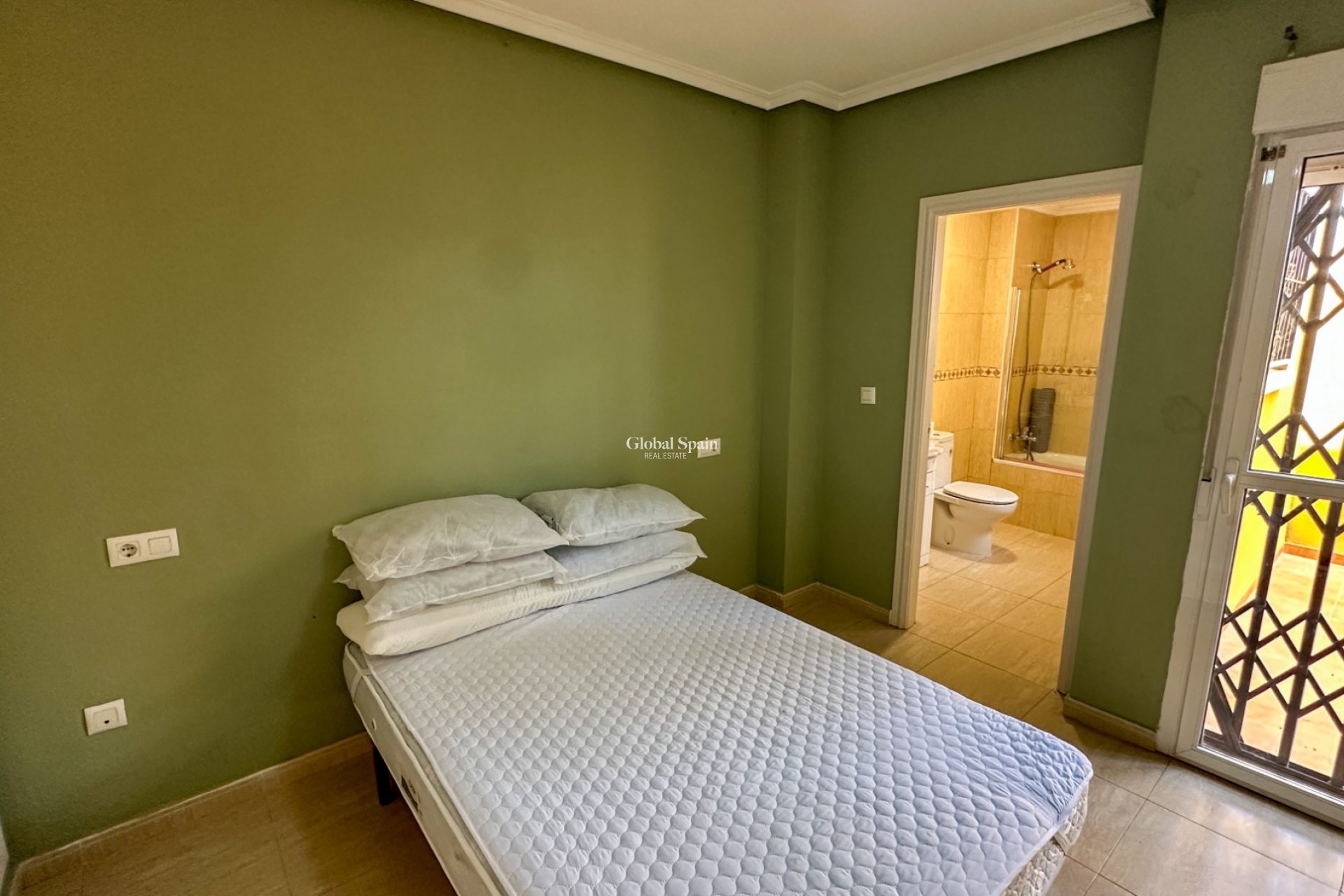 Revente - APPARTEMENT -
DAYA NUEVA - Costa Blanca Sur