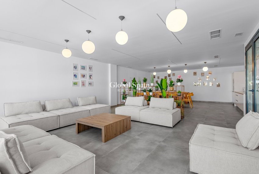 Revente - APPARTEMENT -
DEHESA DE CAMPOAMOR - Costa Blanca