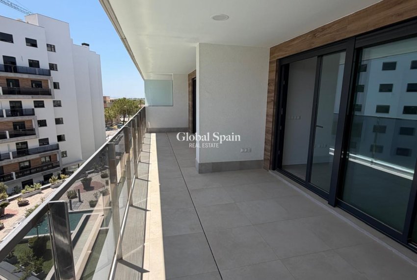 Revente - APPARTEMENT -
DEHESA DE CAMPOAMOR - Costa Blanca