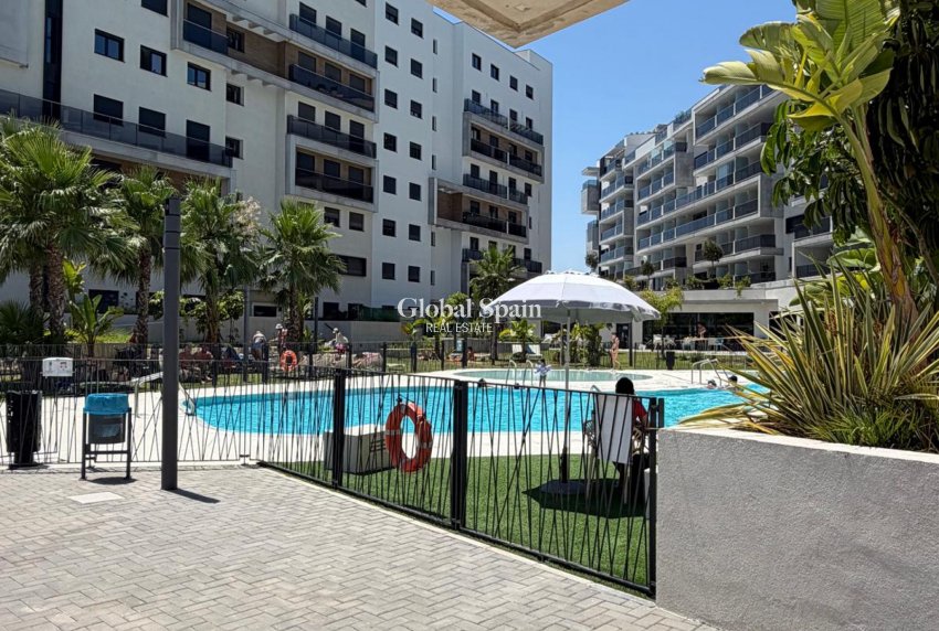Revente - APPARTEMENT -
DEHESA DE CAMPOAMOR - Costa Blanca