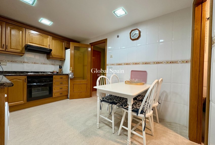 Revente - APPARTEMENT -
DENIA - Port