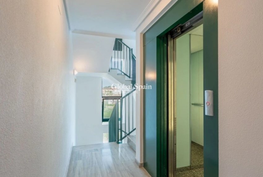 Revente - APPARTEMENT -
DENIA - Port