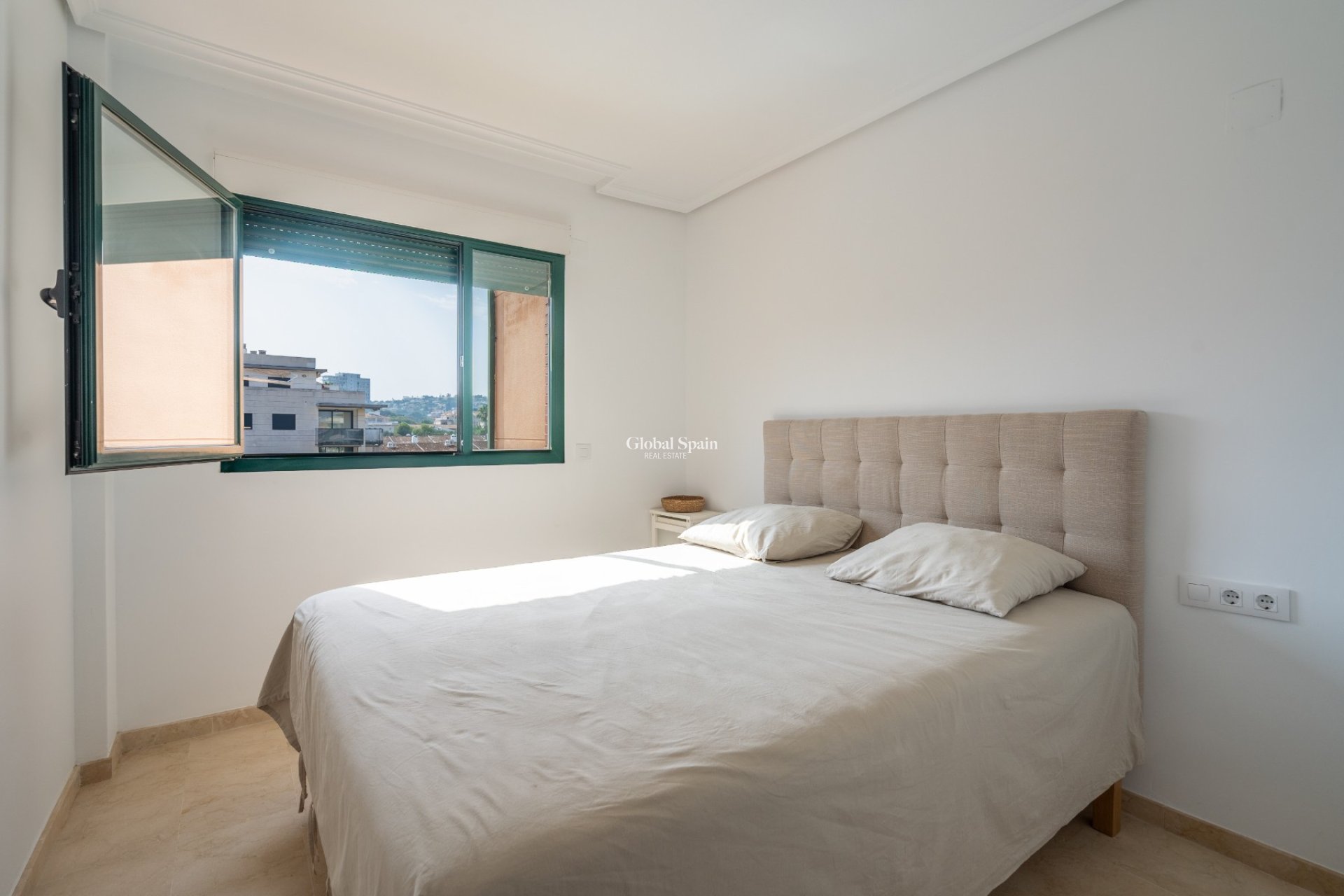 Revente - APPARTEMENT -
DENIA - Port