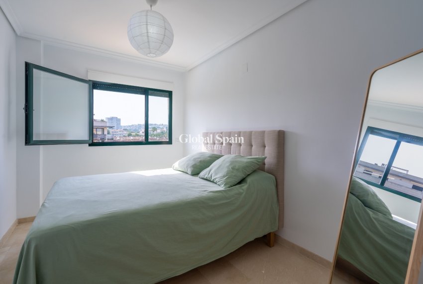 Revente - APPARTEMENT -
DENIA - Port