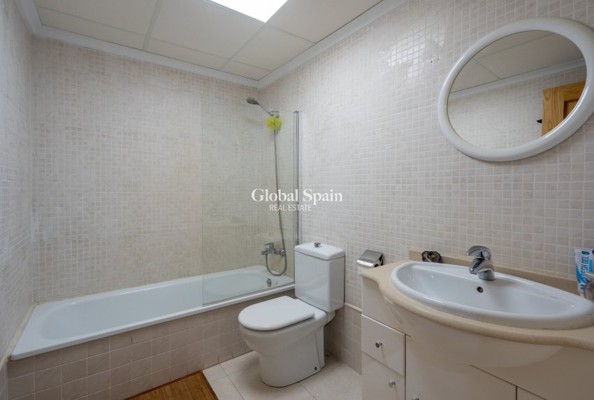 Revente - APPARTEMENT -
DENIA - Port