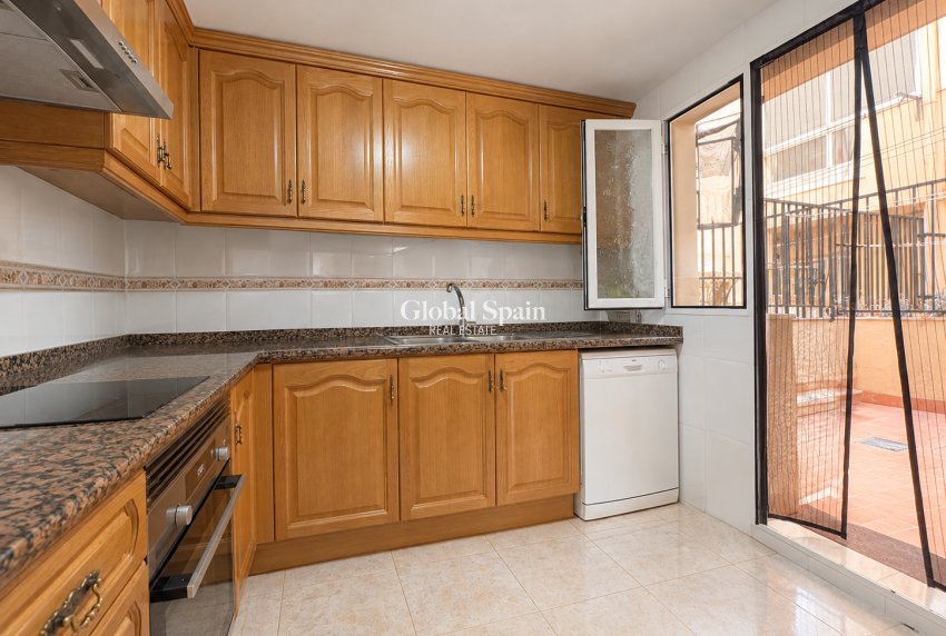 Revente - APPARTEMENT -
DENIA - Port
