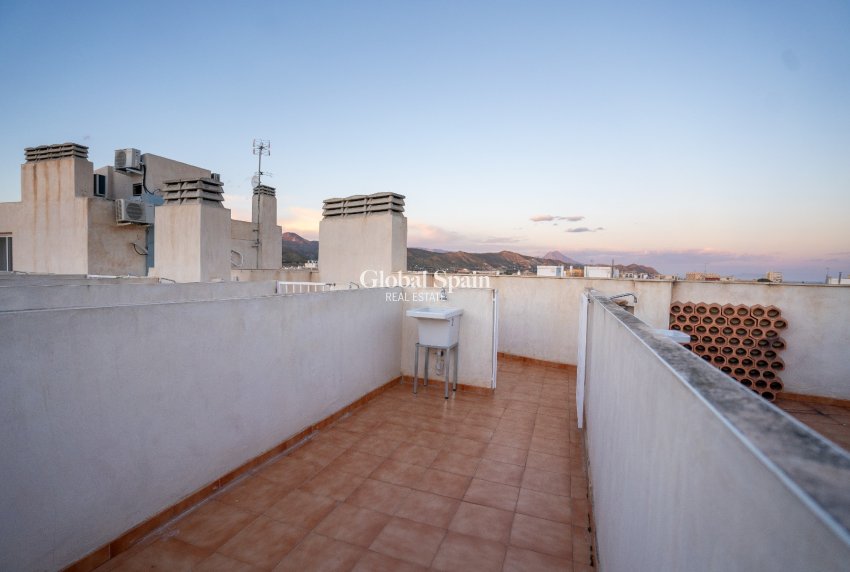 Revente - APPARTEMENT -
EL CAMPELLO - Costa Blanca