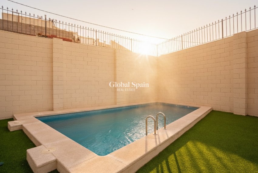 Revente - APPARTEMENT -
EL CAMPELLO - Costa Blanca