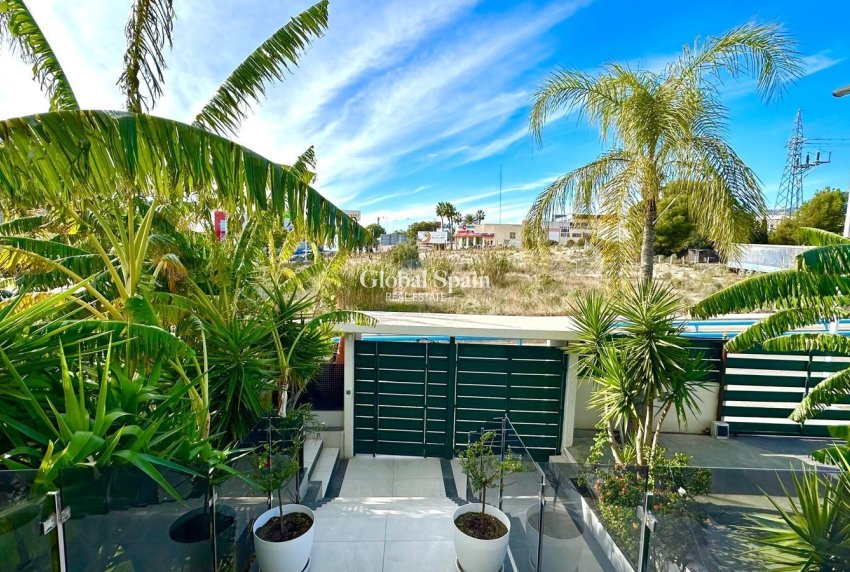 Revente - APPARTEMENT -
FINESTRAT