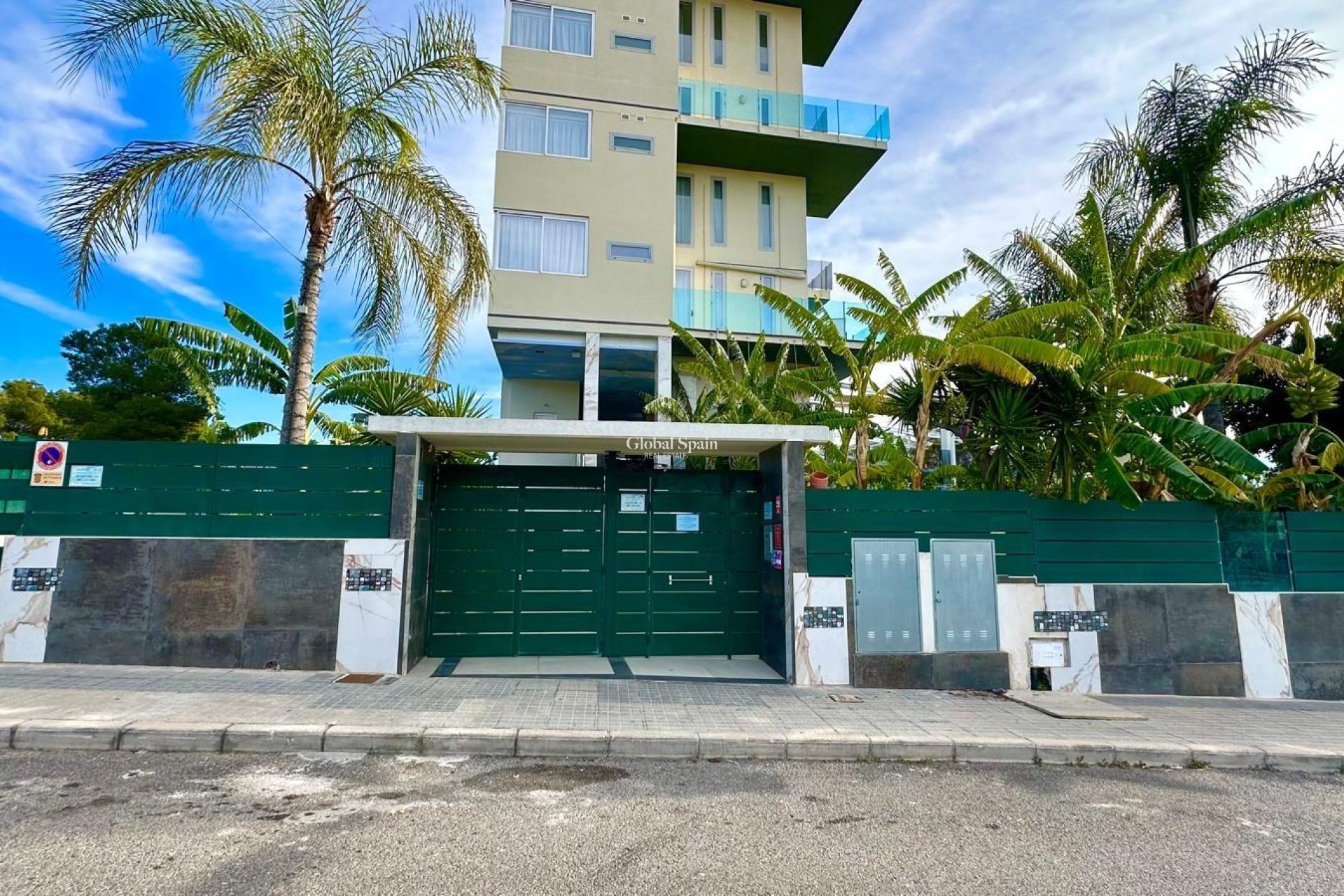 Revente - APPARTEMENT -
FINESTRAT