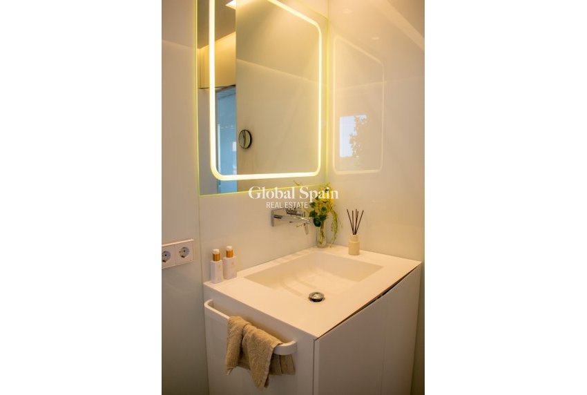 Revente - Appartement - Flat -
ORIHUELA COSTA - LAS COLINAS GOLF RESORT