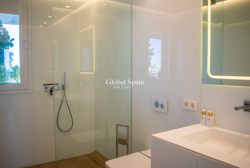 Revente - Appartement - Flat -
ORIHUELA COSTA - LAS COLINAS GOLF RESORT