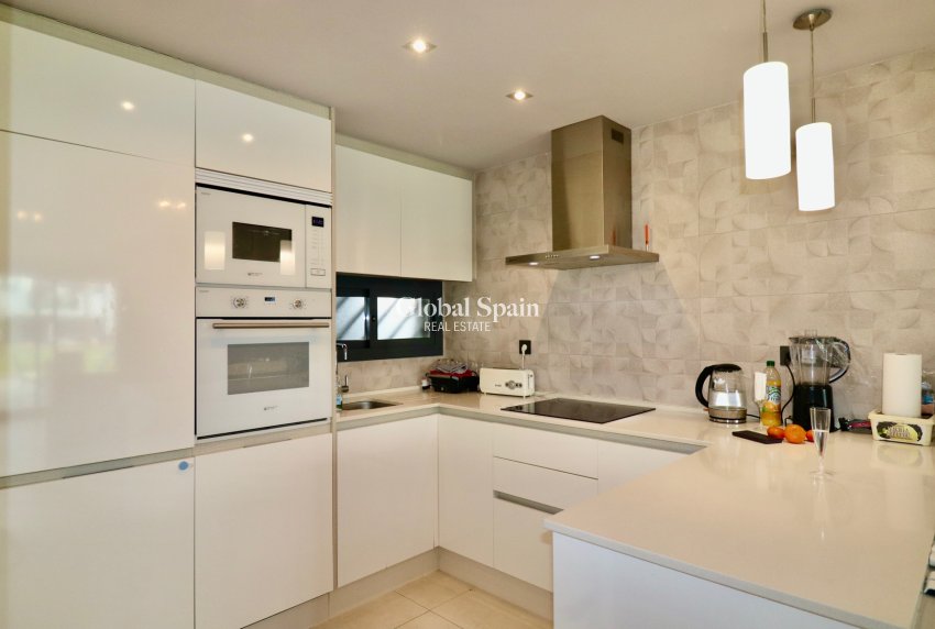 Revente - APPARTEMENT -
GUARDAMAR DEL SEGURA - Guardamar - El Raso