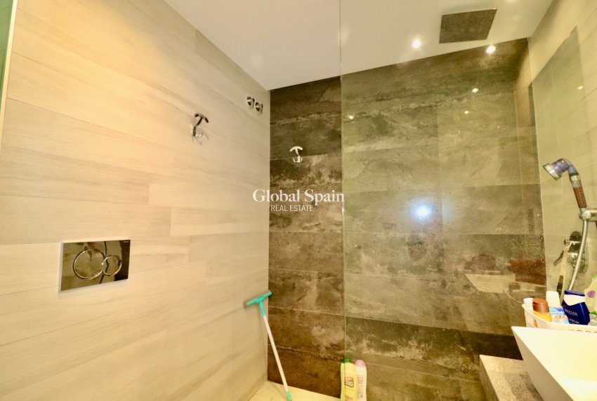 Revente - APPARTEMENT -
GUARDAMAR DEL SEGURA - Guardamar - El Raso