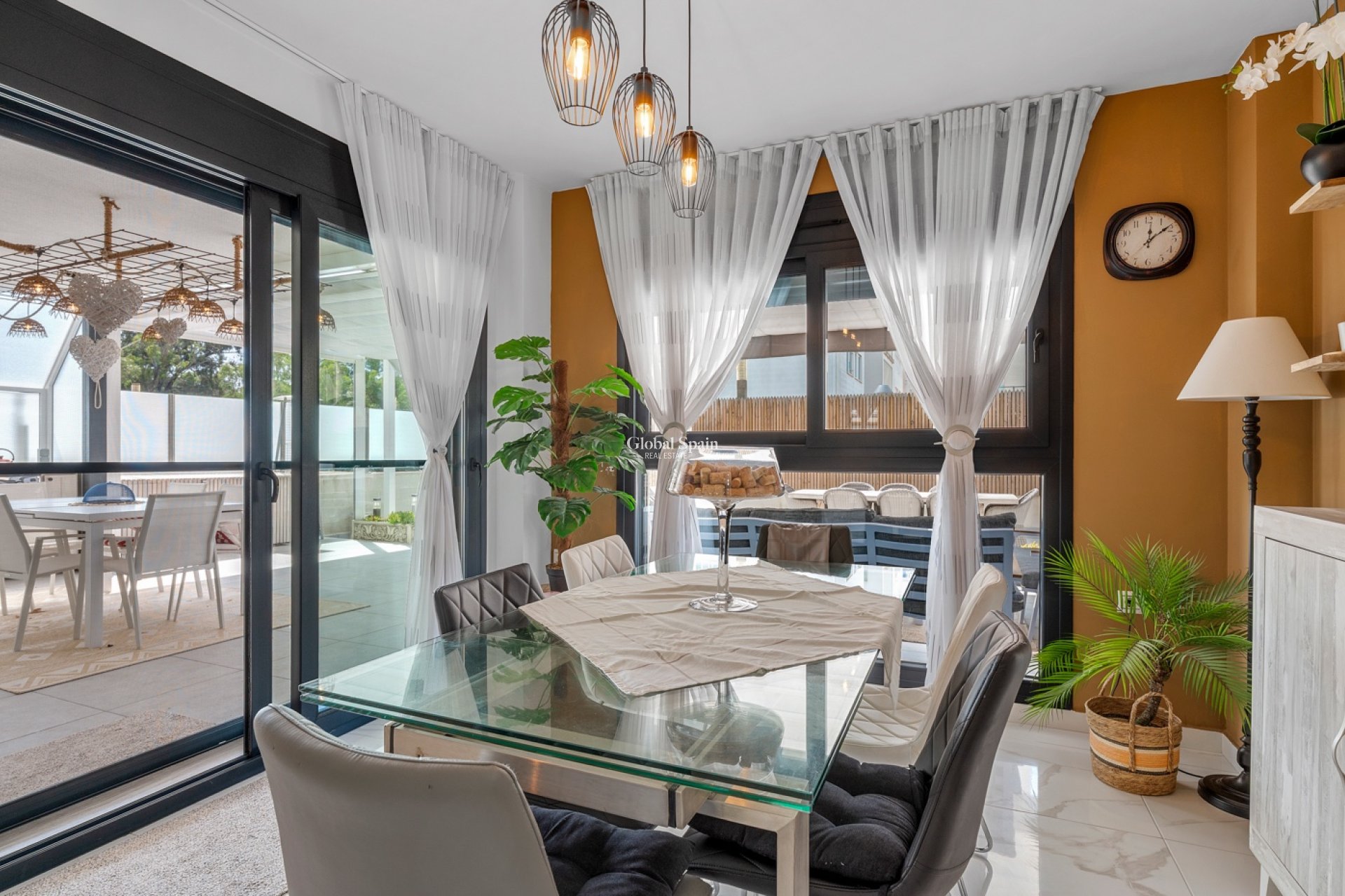 Revente - APPARTEMENT -
GUARDAMAR DEL SEGURA - Guardamar