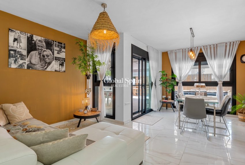 Revente - APPARTEMENT -
GUARDAMAR DEL SEGURA - Guardamar
