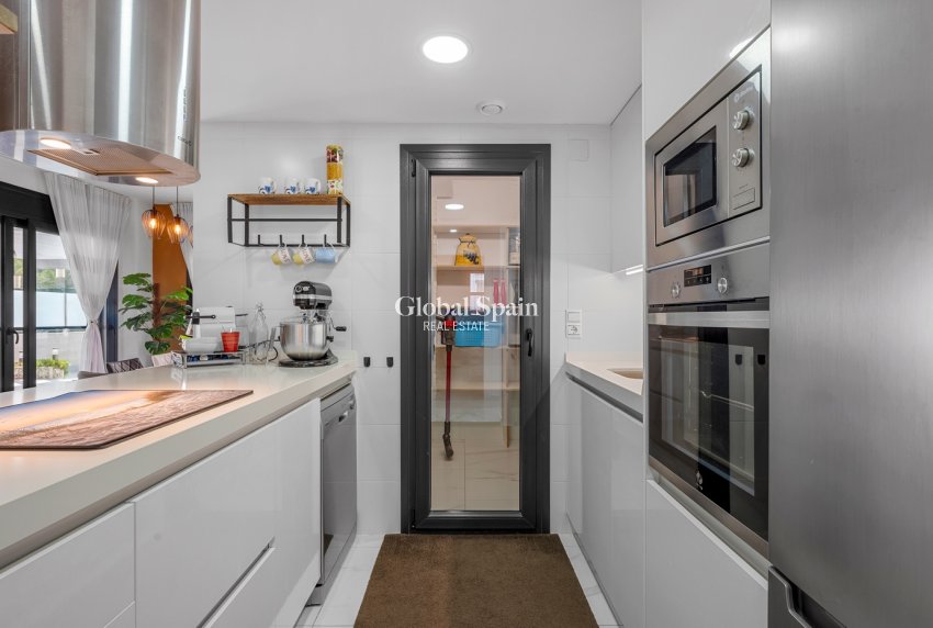 Revente - APPARTEMENT -
GUARDAMAR DEL SEGURA - Guardamar