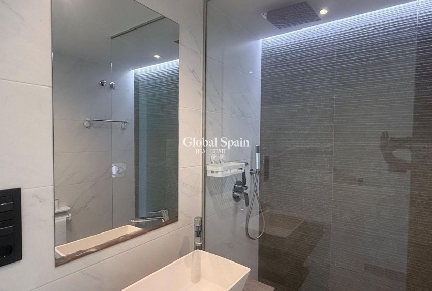 Revente - APPARTEMENT -
GUARDAMAR DEL SEGURA - Oasis Beach