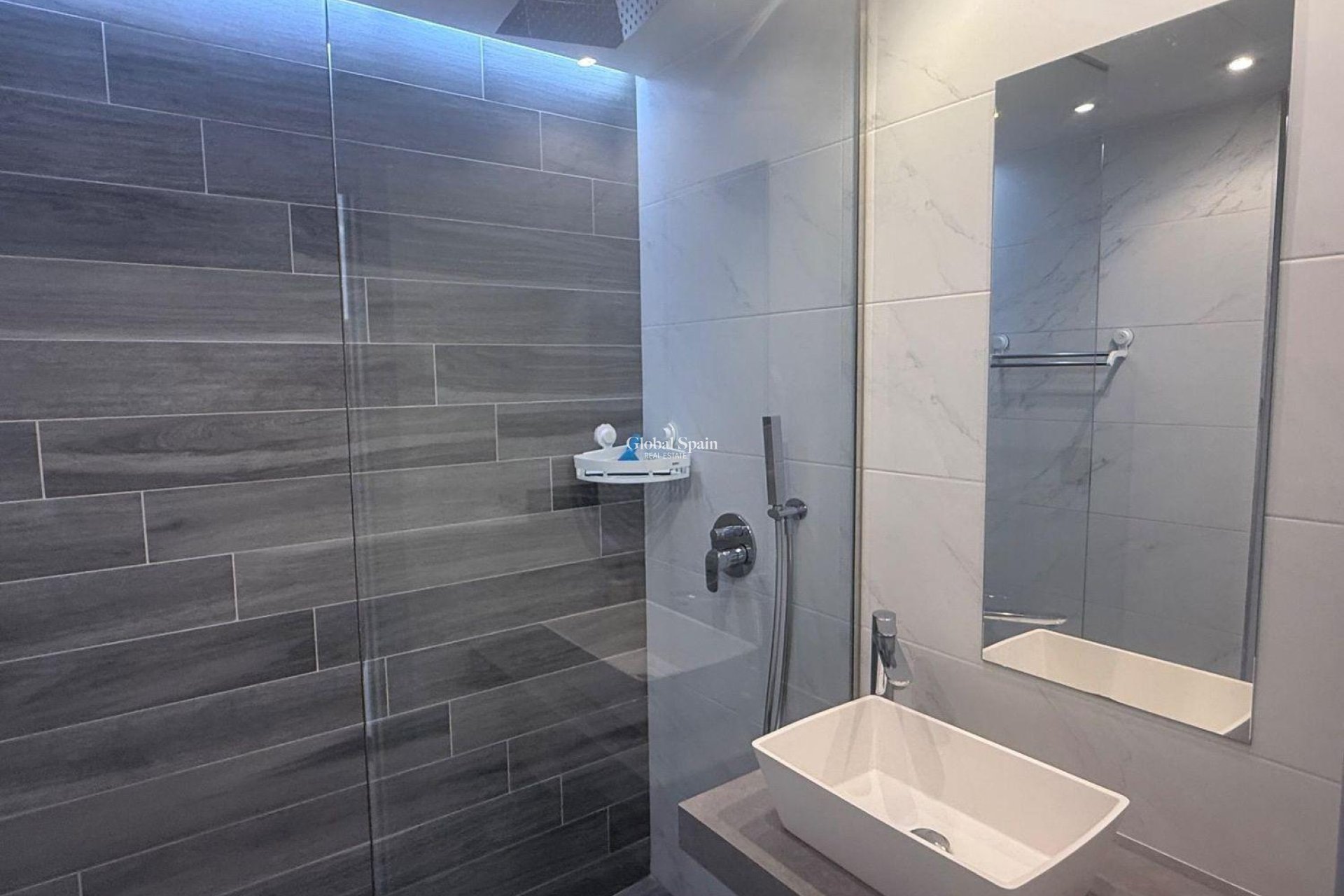 Revente - APPARTEMENT -
GUARDAMAR DEL SEGURA - Oasis Beach