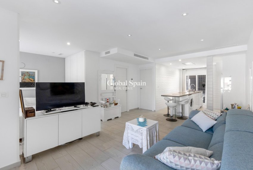 Revente - APPARTEMENT -
GUARDAMAR DEL SEGURA - Urbanizaciones