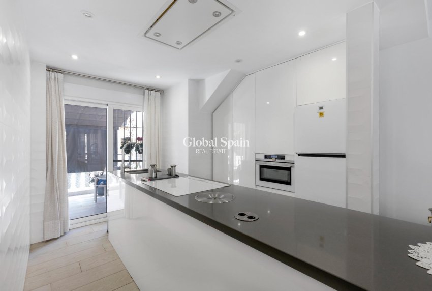 Revente - APPARTEMENT -
GUARDAMAR DEL SEGURA - Urbanizaciones