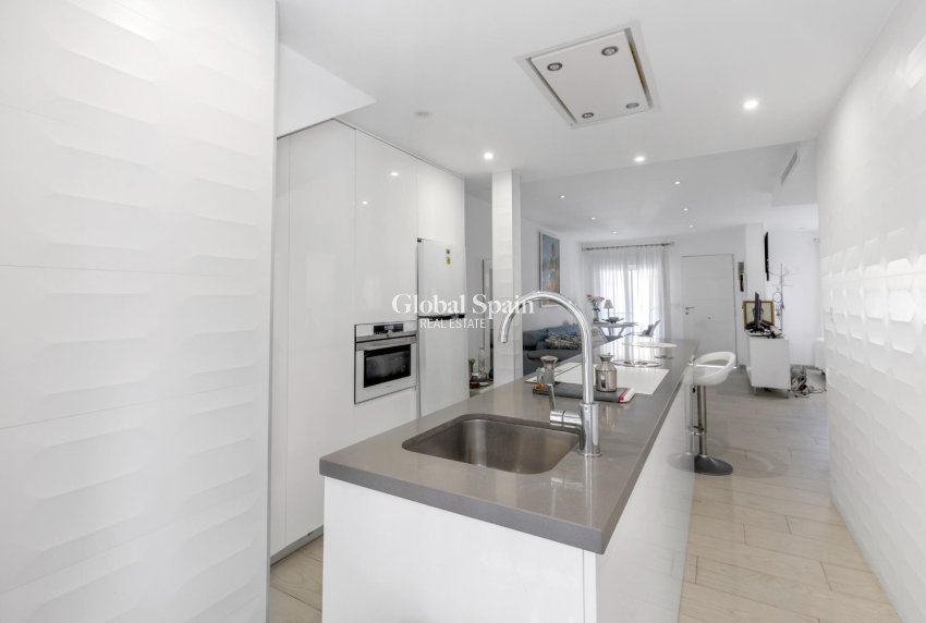 Revente - APPARTEMENT -
GUARDAMAR DEL SEGURA - Urbanizaciones