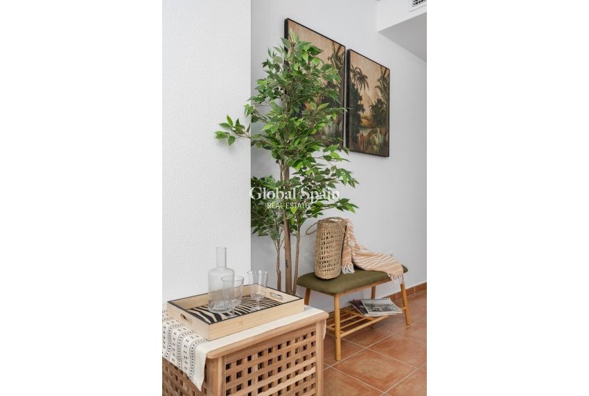 Revente - APPARTEMENT -
GUARDAMAR DEL SEGURA