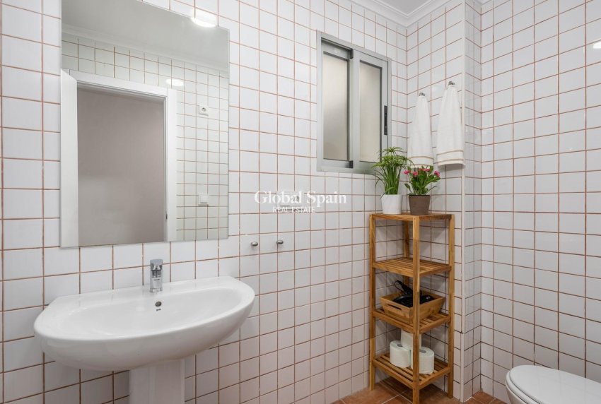 Revente - APPARTEMENT -
GUARDAMAR DEL SEGURA