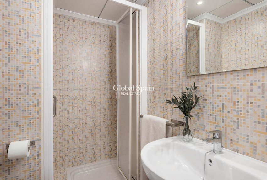 Revente - APPARTEMENT -
GUARDAMAR DEL SEGURA