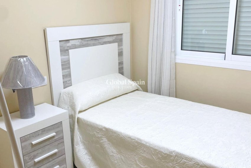 Revente - APPARTEMENT -
GUARDAMAR DEL SEGURA