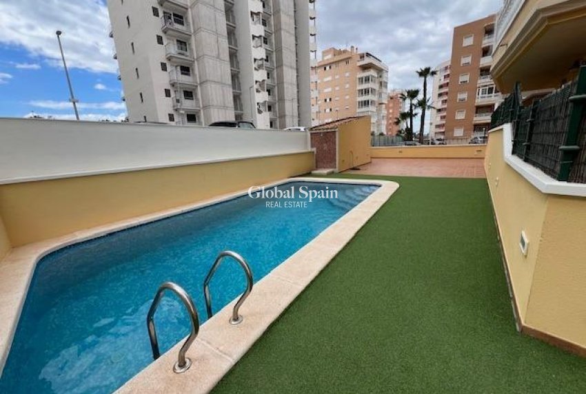 Revente - APPARTEMENT -
GUARDAMAR DEL SEGURA