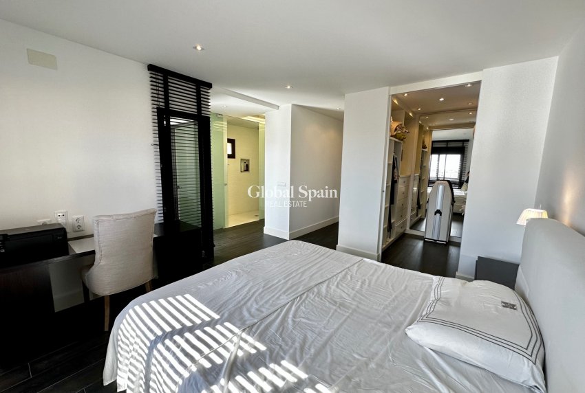 Revente - APPARTEMENT -
GUARDAMAR DEL SEGURA