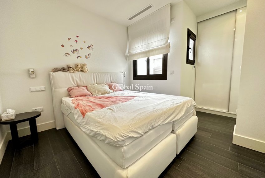 Revente - APPARTEMENT -
GUARDAMAR DEL SEGURA