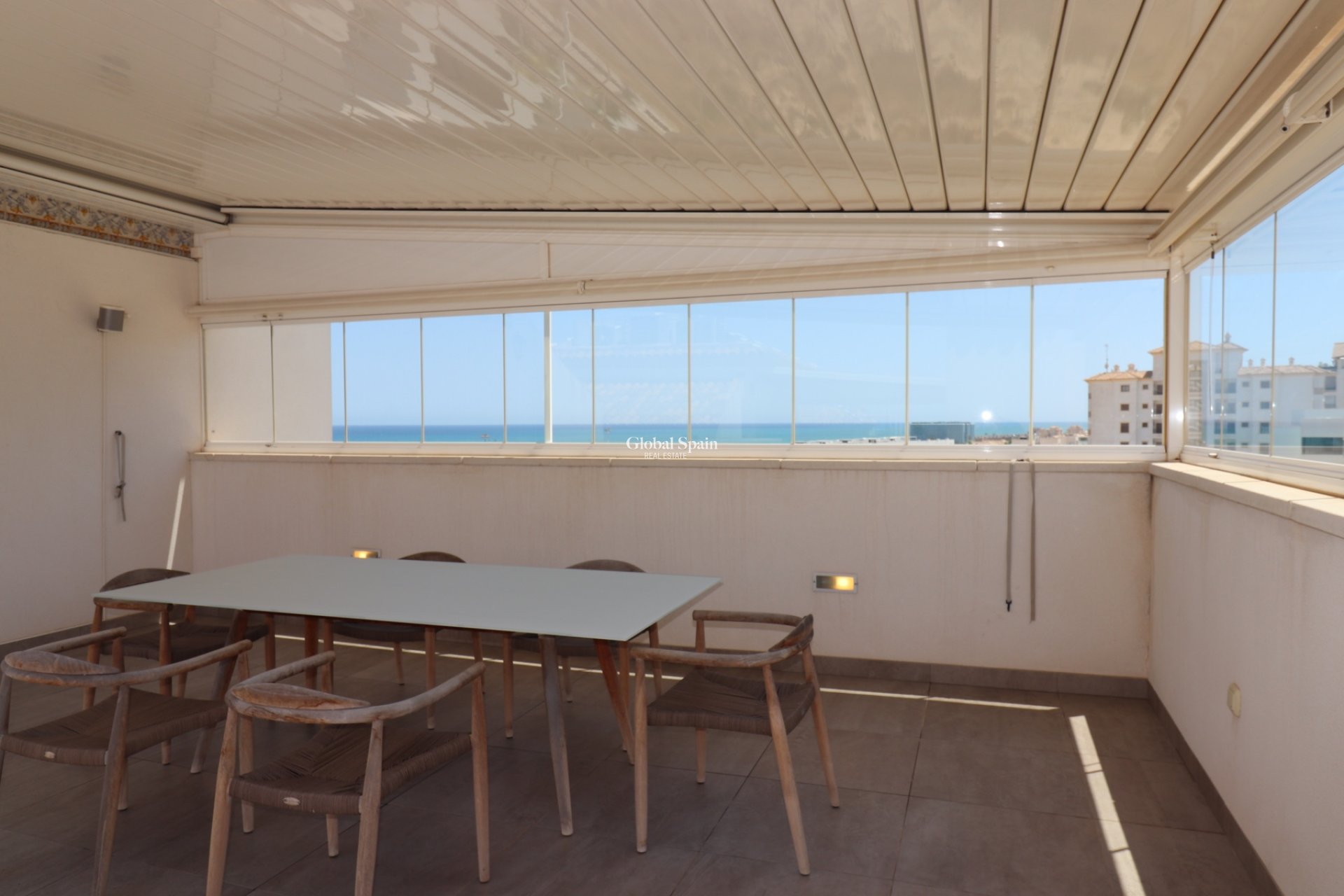 Revente - APPARTEMENT -
GUARDAMAR DEL SEGURA