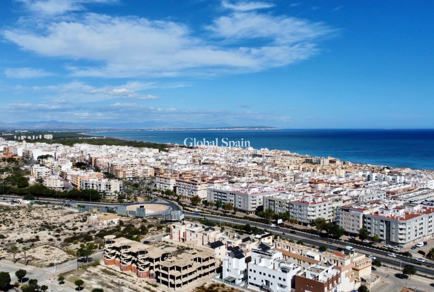 Revente - APPARTEMENT -
GUARDAMAR DEL SEGURA