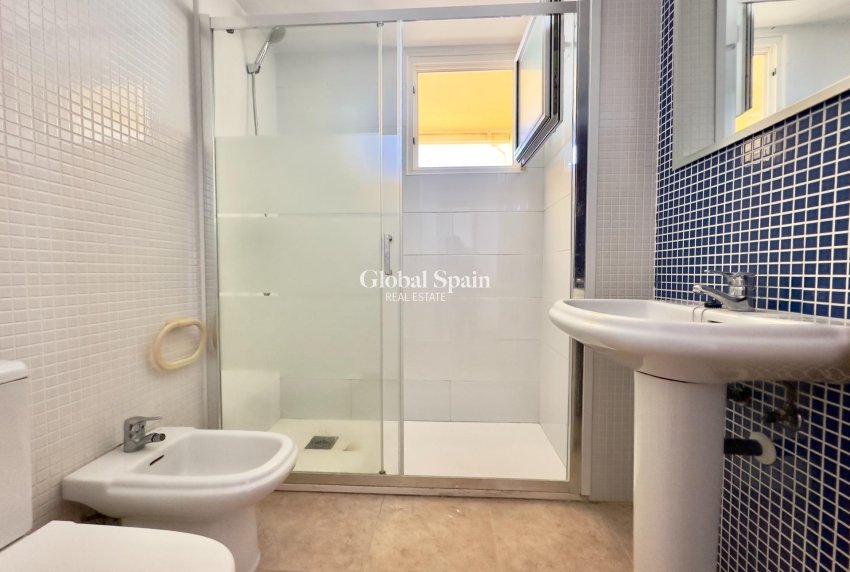 Revente - APPARTEMENT -
LA MANGA DEL MAR MENOR - Playa del Esparto-Veneziola