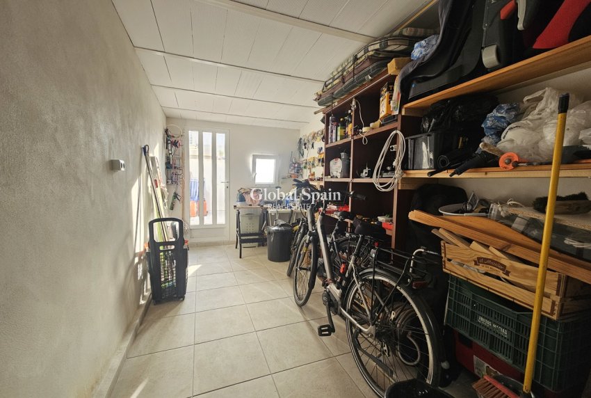 Revente - APPARTEMENT -
LA ZENIA - Costa Blanca