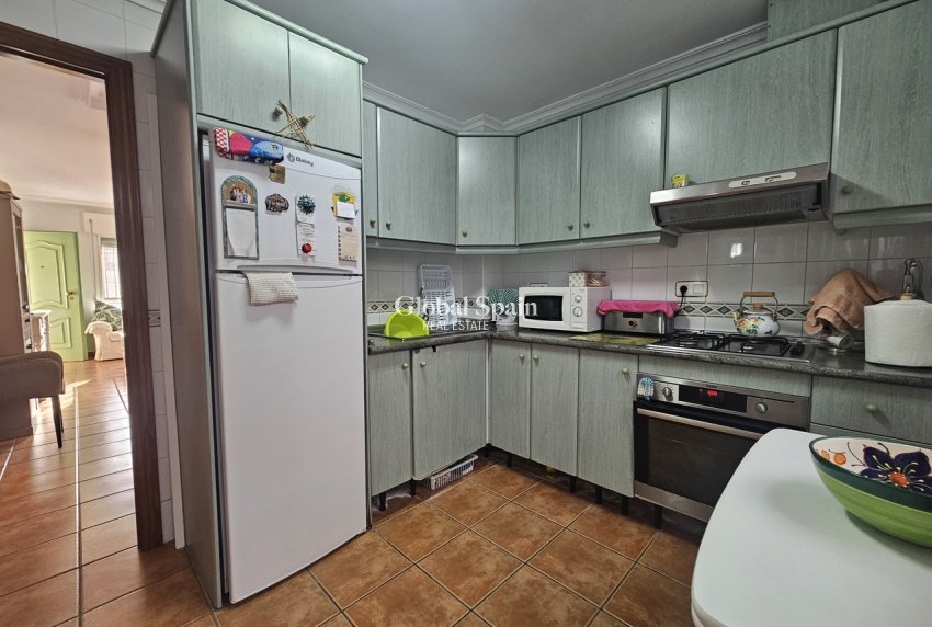 Revente - APPARTEMENT -
LA ZENIA - Costa Blanca