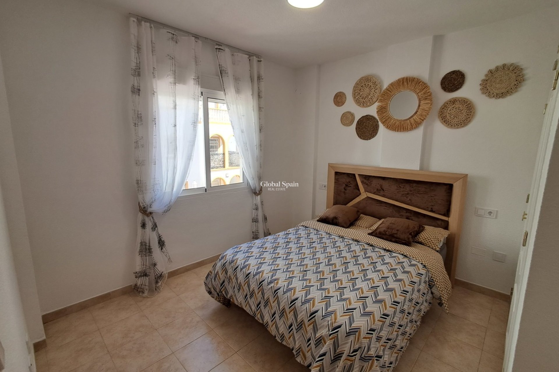 Revente - APPARTEMENT -
LA ZENIA - Costa Blanca