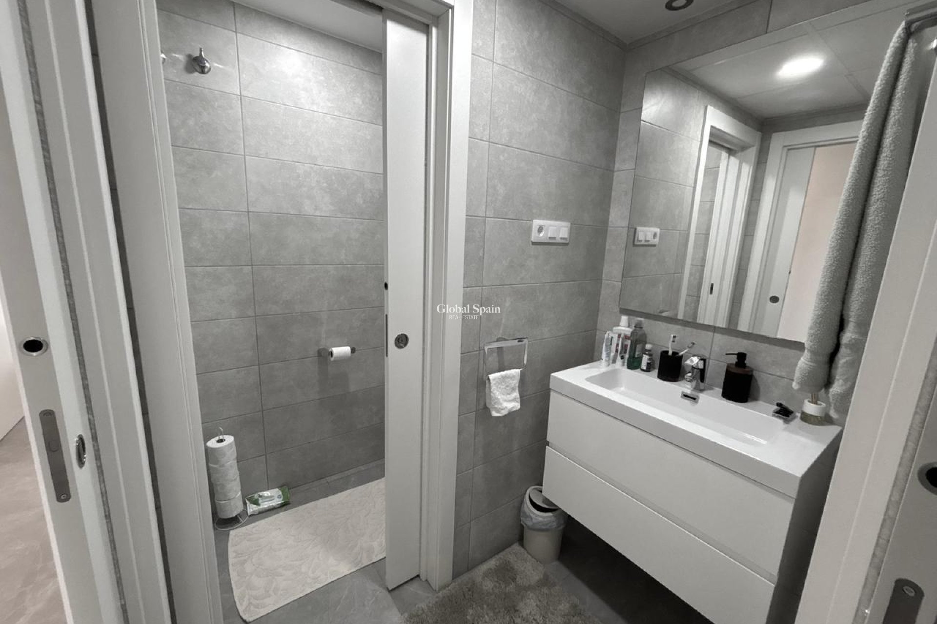 Revente - APPARTEMENT -
LA ZENIA - Costa Blanca